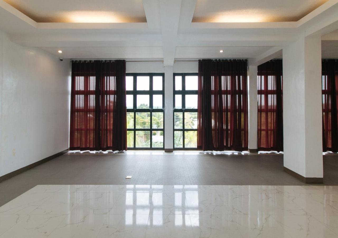 Отель Reddoorz Near Iloilo International Airport Cabatuan Экстерьер фото
