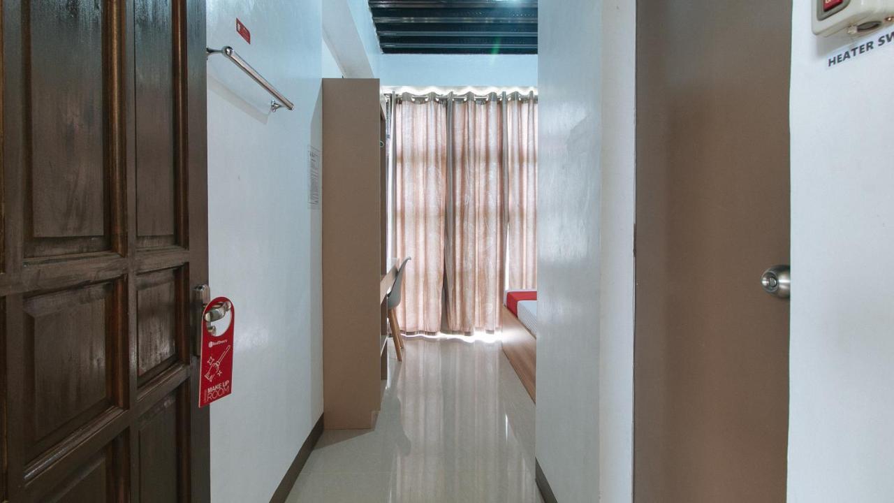 Отель Reddoorz Near Iloilo International Airport Cabatuan Экстерьер фото